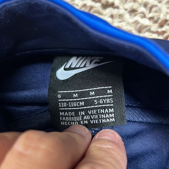 Nike - Picture 4 of 8